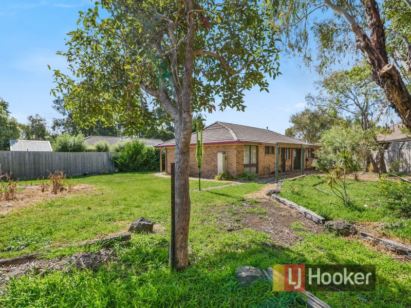 19 Chomley Street, Cranbourne VIC 3977