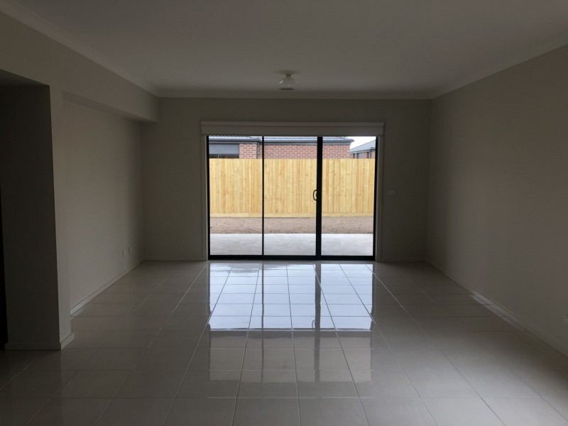 105 Fiorelli Boulevard, Cranbourne East VIC 3977