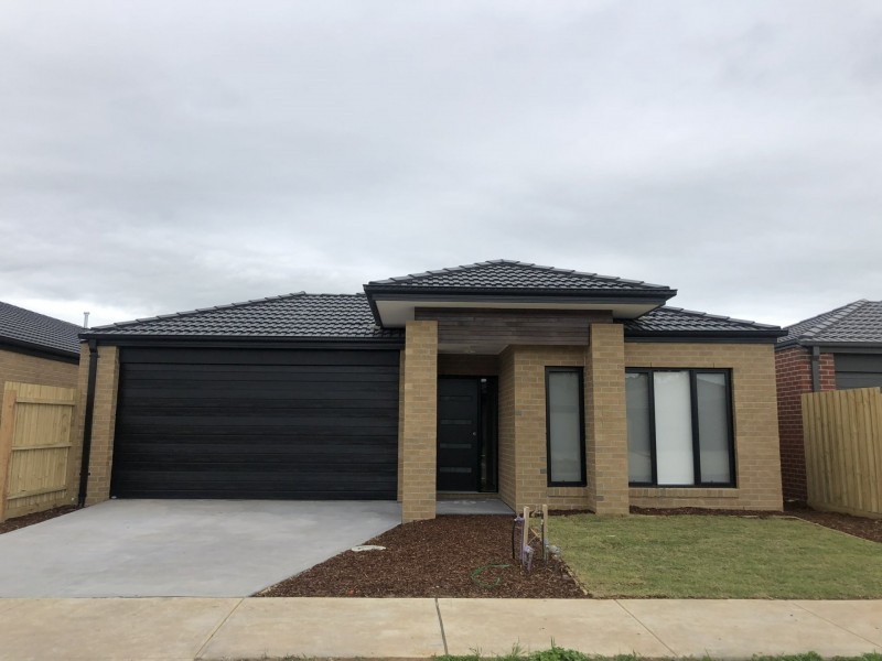 107 Fiorelli Boulevard, Cranbourne East VIC 3977