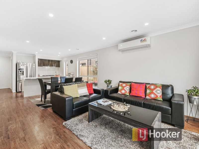 13 Alphey Road, Clyde North VIC 3978