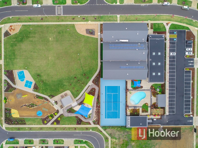 13 Alphey Road, Clyde North VIC 3978