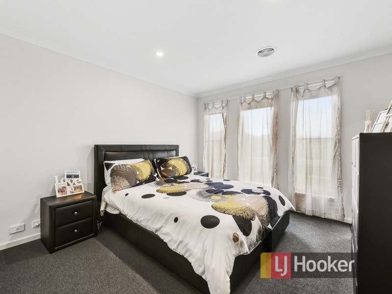 13 Alphey Road, Clyde North VIC 3978