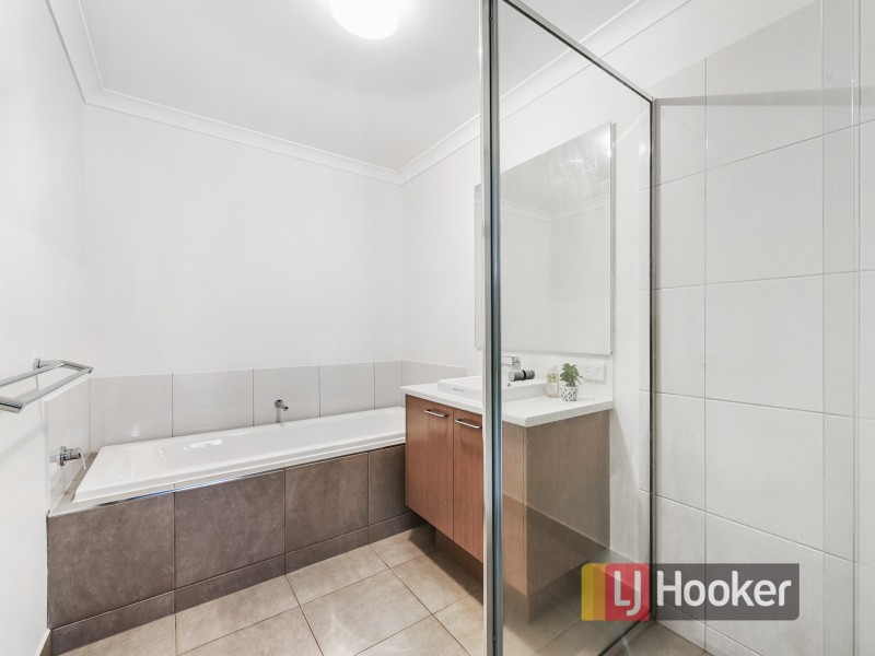 13 Alphey Road, Clyde North VIC 3978