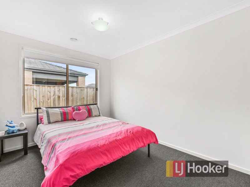 13 Alphey Road, Clyde North VIC 3978