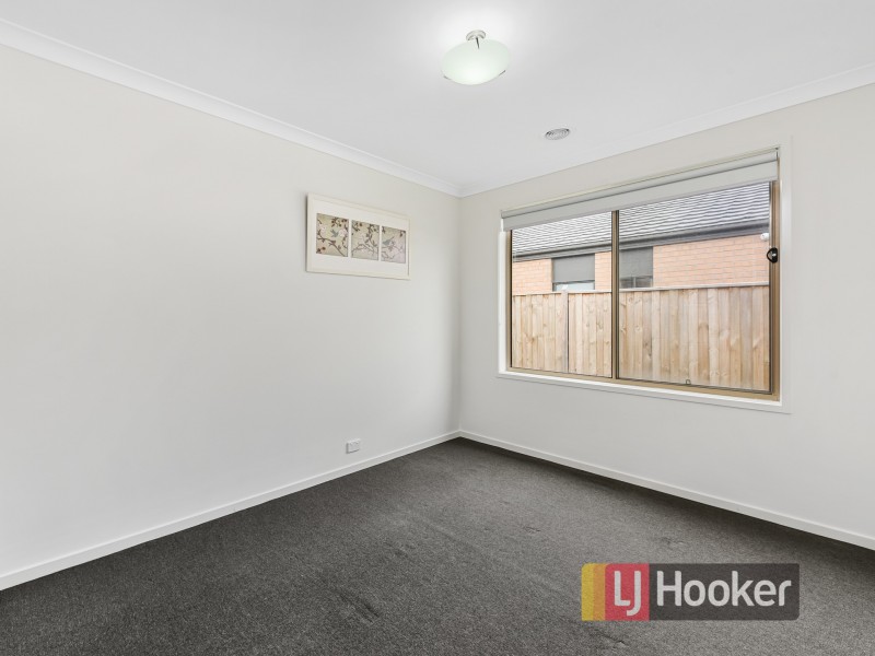 13 Alphey Road, Clyde North VIC 3978