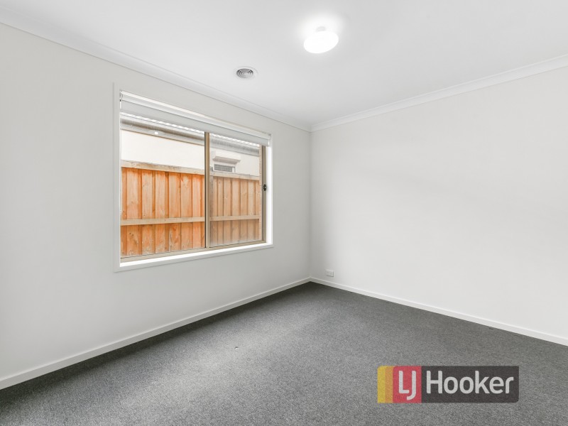 13 Alphey Road, Clyde North VIC 3978