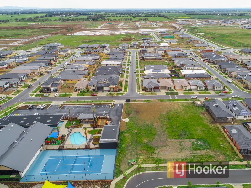 13 Alphey Road, Clyde North VIC 3978