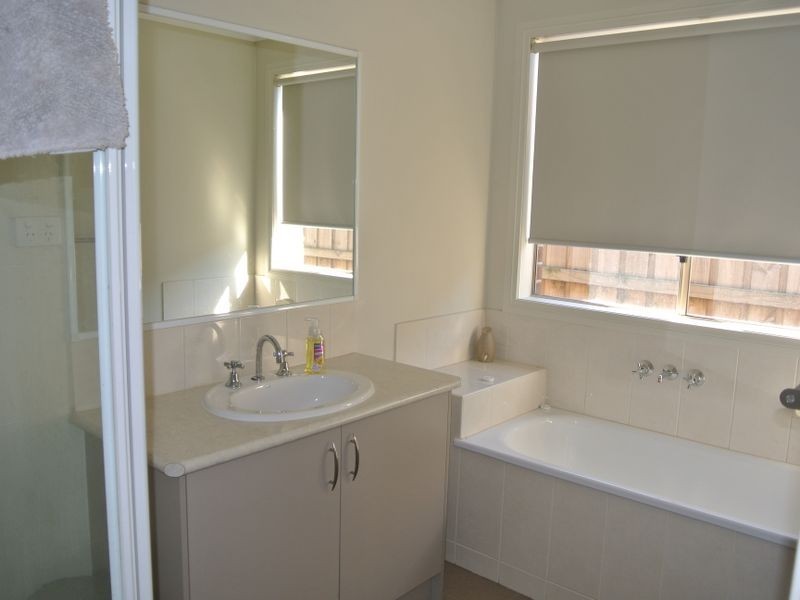 232 Evans Road, Cranbourne West VIC 3977