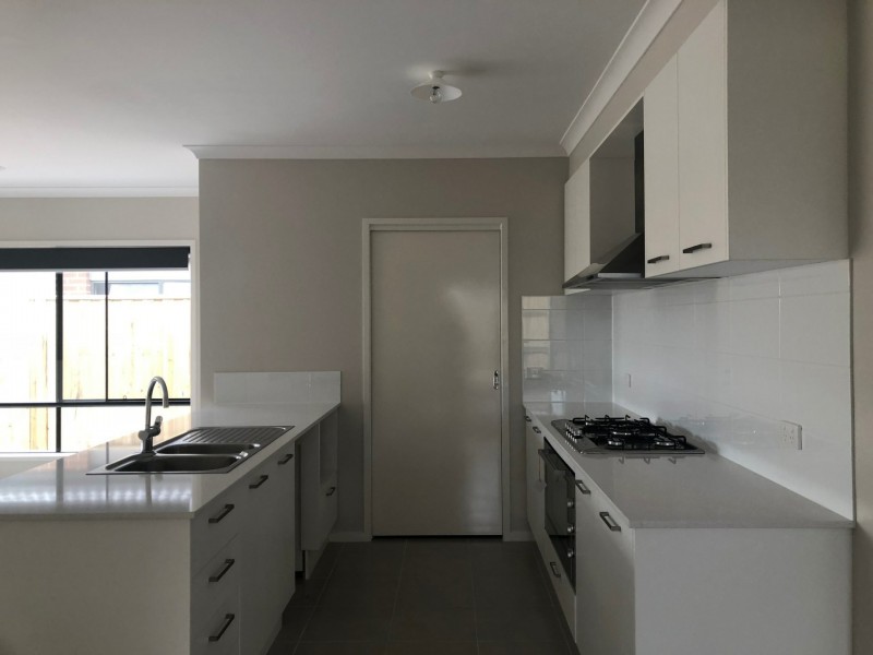 58 Abbeyard Drive, Clyde VIC 3978