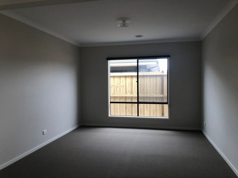 58 Abbeyard Drive, Clyde VIC 3978