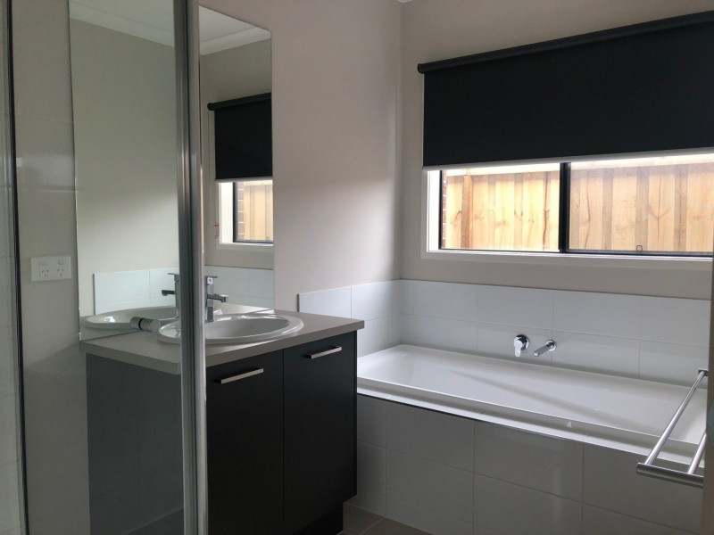 58 Abbeyard Drive, Clyde VIC 3978