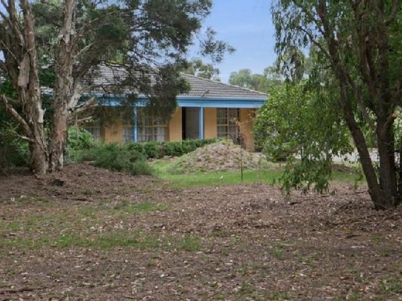 8 Mayfield Road, Cranbourne VIC 3977