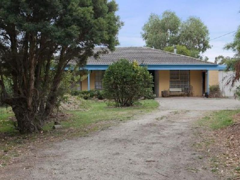 8 Mayfield Road, Cranbourne VIC 3977