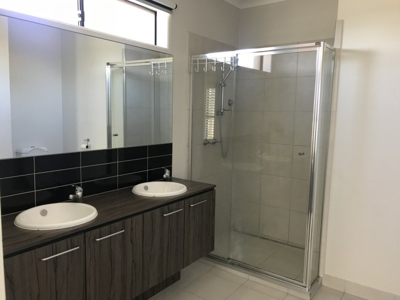 20 Pinebank Avenue, Cranbourne East VIC 3977