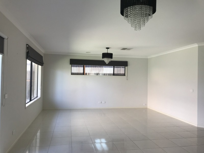 20 Pinebank Avenue, Cranbourne East VIC 3977