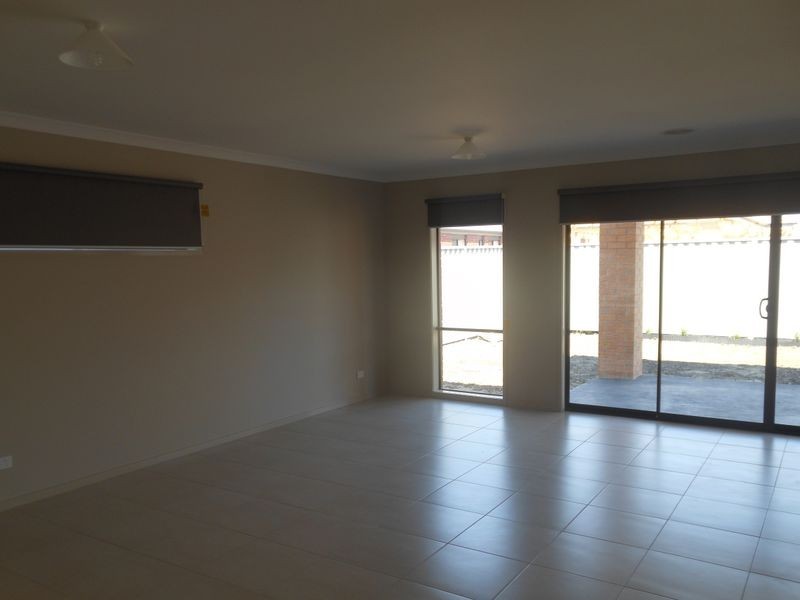 296 Casey Fields Boulevard, Cranbourne VIC 3977