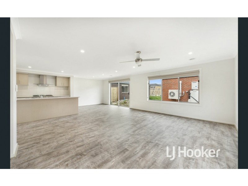 32 Grisham Drive, Officer VIC 3809