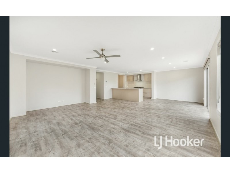 32 Grisham Drive, Officer VIC 3809