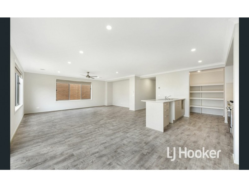 32 Grisham Drive, Officer VIC 3809