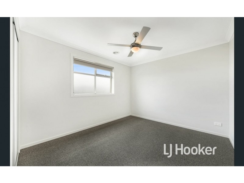 32 Grisham Drive, Officer VIC 3809