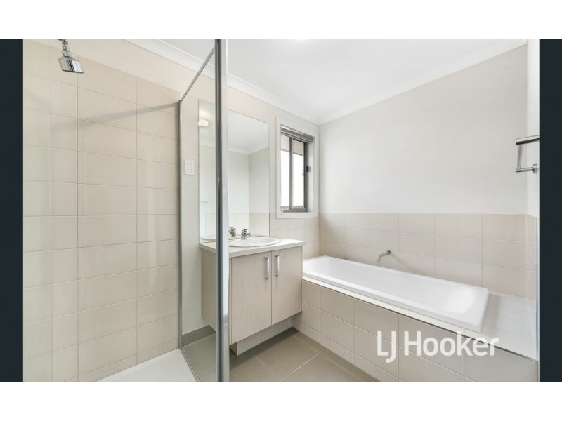 32 Grisham Drive, Officer VIC 3809