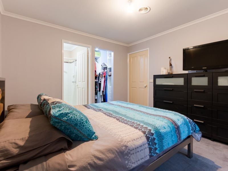 6 Kismet Close, Cranbourne VIC 3977