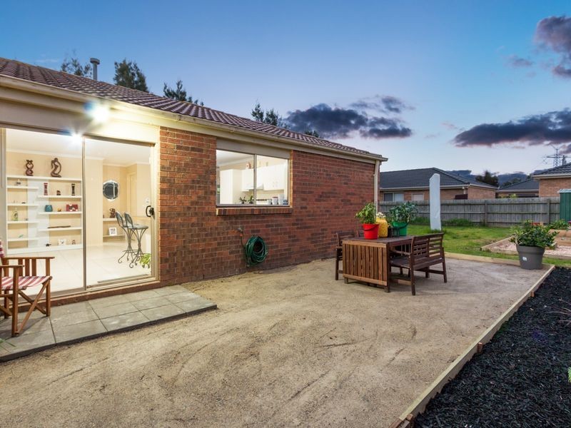 6 Kismet Close, Cranbourne VIC 3977