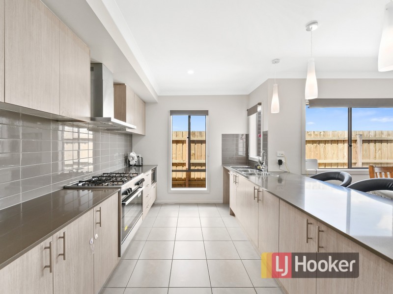 38 Aayana Street, Cranbourne East VIC 3977