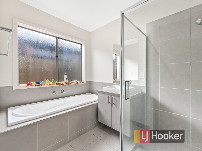 38 Aayana Street, Cranbourne East VIC 3977