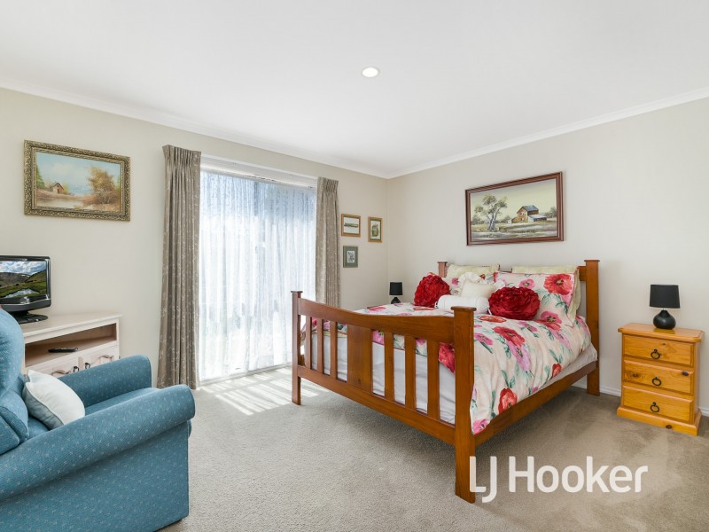 33 Gentle Annie Drive, Blind Bight VIC 3980