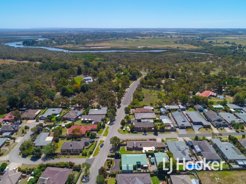 33 Gentle Annie Drive, Blind Bight VIC 3980