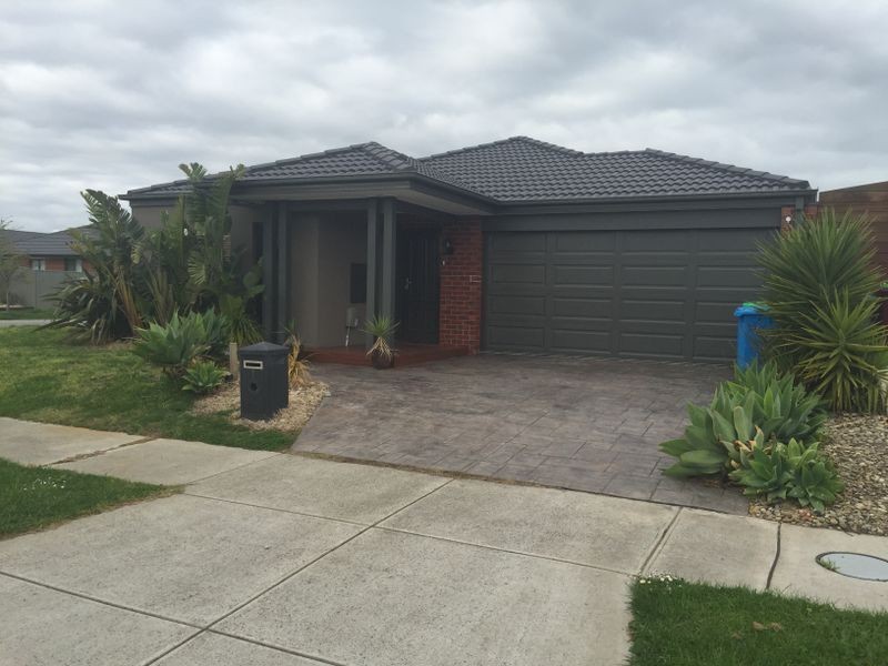 1 Tattle Grove, Cranbourne East VIC 3977