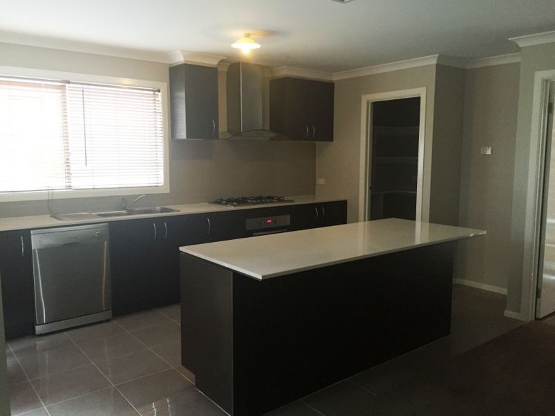 1 Tattle Grove, Cranbourne East VIC 3977