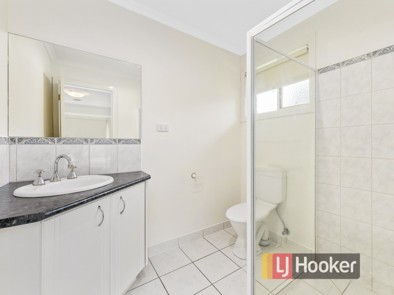 2 Prestwick Green, Cranbourne VIC 3977