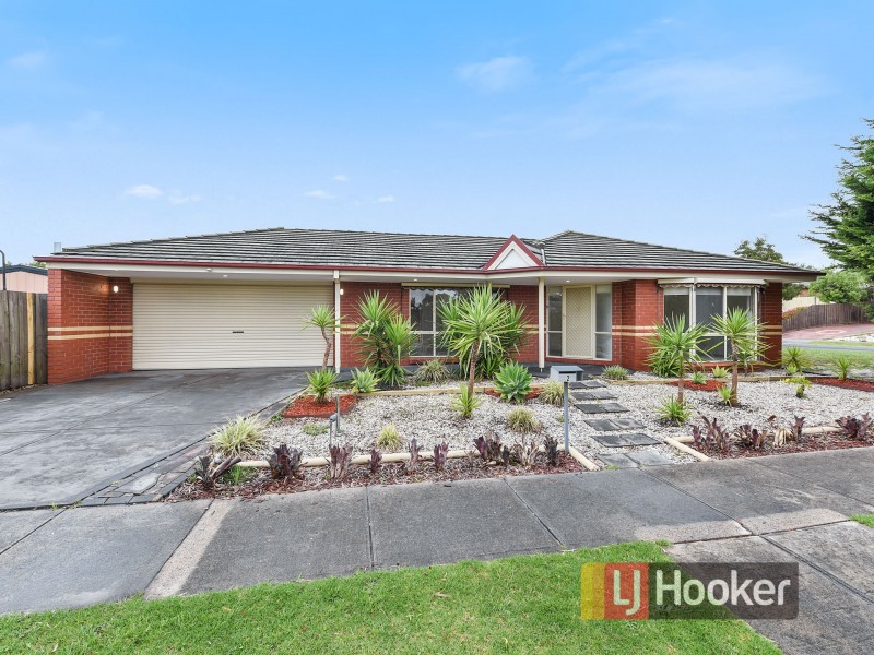 2 Prestwick Green, Cranbourne VIC 3977