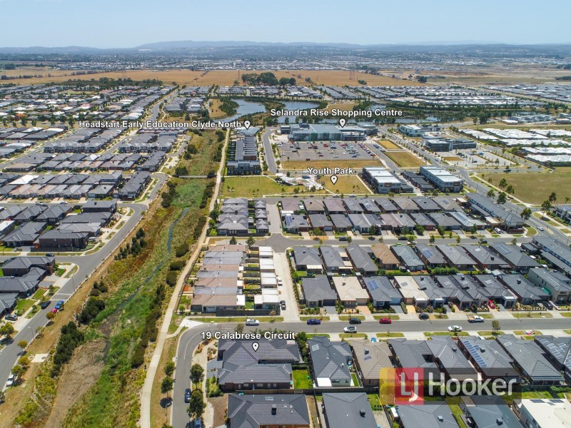 19 Calabrese Circuit, Clyde North VIC 3978