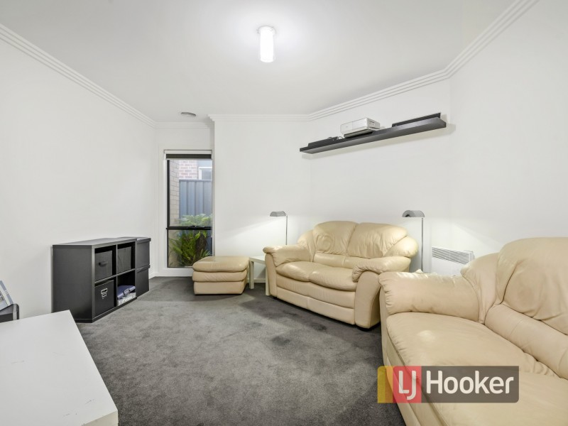 19 Calabrese Circuit, Clyde North VIC 3978