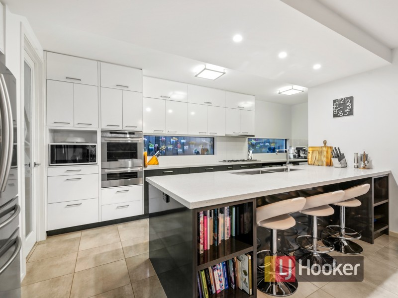 19 Calabrese Circuit, Clyde North VIC 3978
