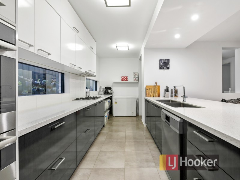 19 Calabrese Circuit, Clyde North VIC 3978