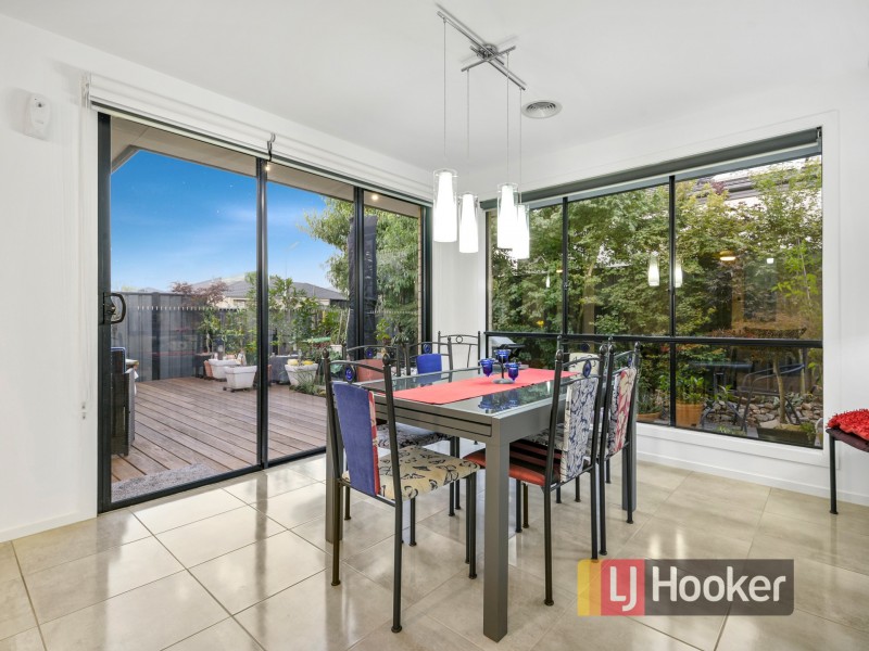 19 Calabrese Circuit, Clyde North VIC 3978