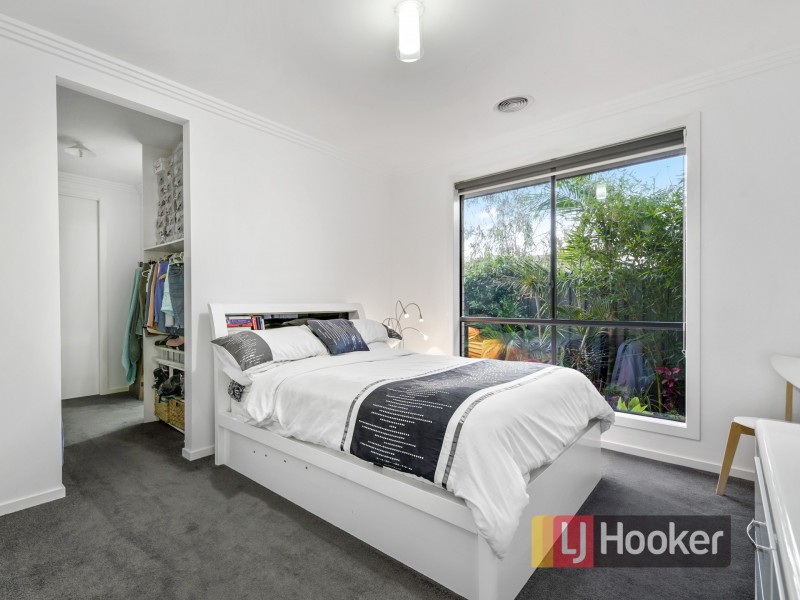 19 Calabrese Circuit, Clyde North VIC 3978