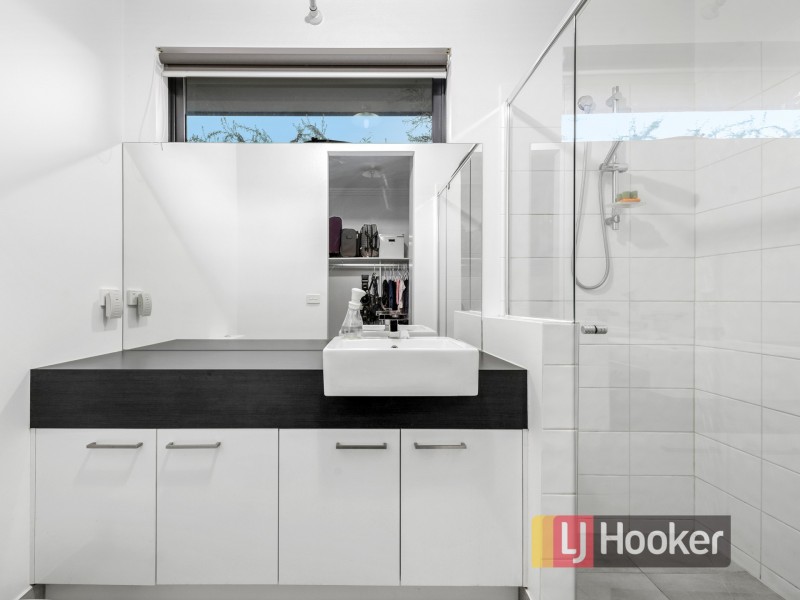 19 Calabrese Circuit, Clyde North VIC 3978