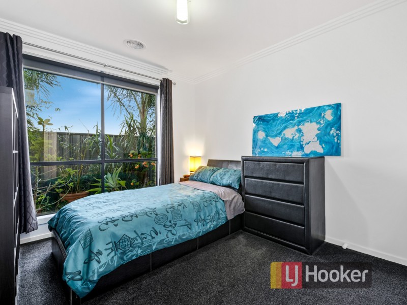 19 Calabrese Circuit, Clyde North VIC 3978