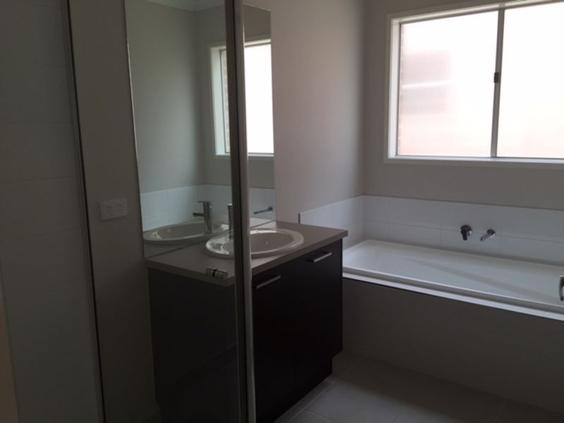 236 Casey Fields Boulevard, Cranbourne East VIC 3977
