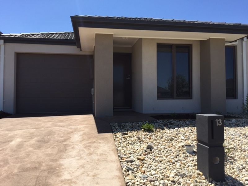 13 Elodea Way, Cranbourne North VIC 3977