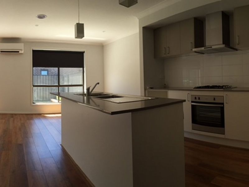 13 Elodea Way, Cranbourne North VIC 3977