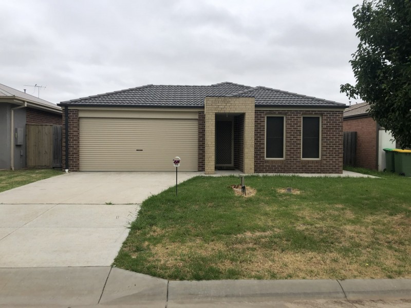 12 Algerd Way, Pakenham VIC 3810