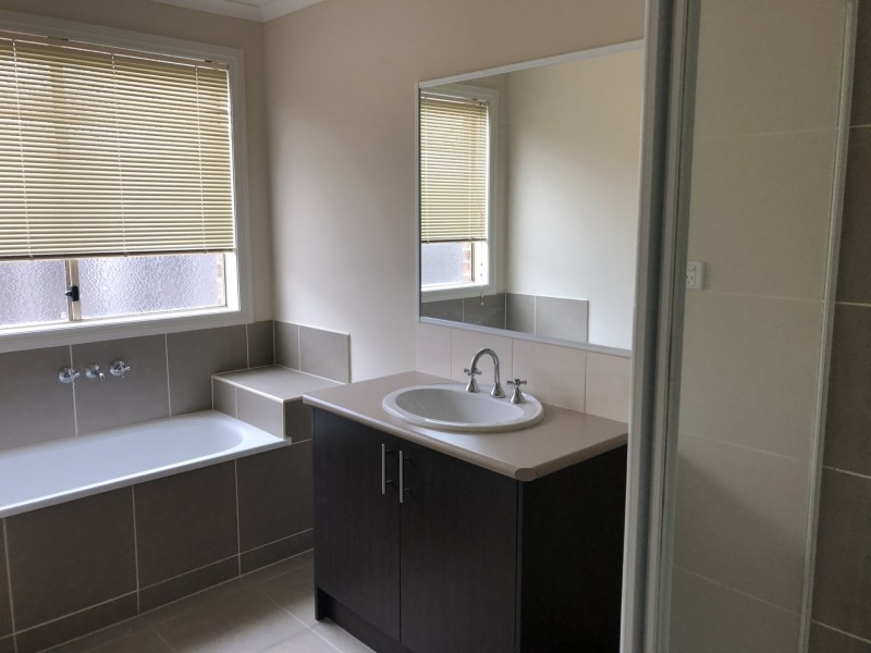 12 Algerd Way, Pakenham VIC 3810