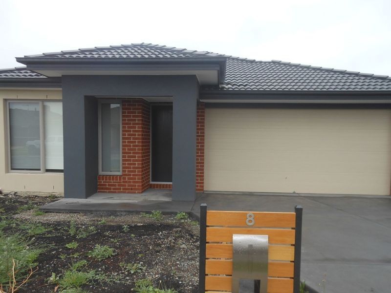 8 Mossbank Road, Cranbourne VIC 3977