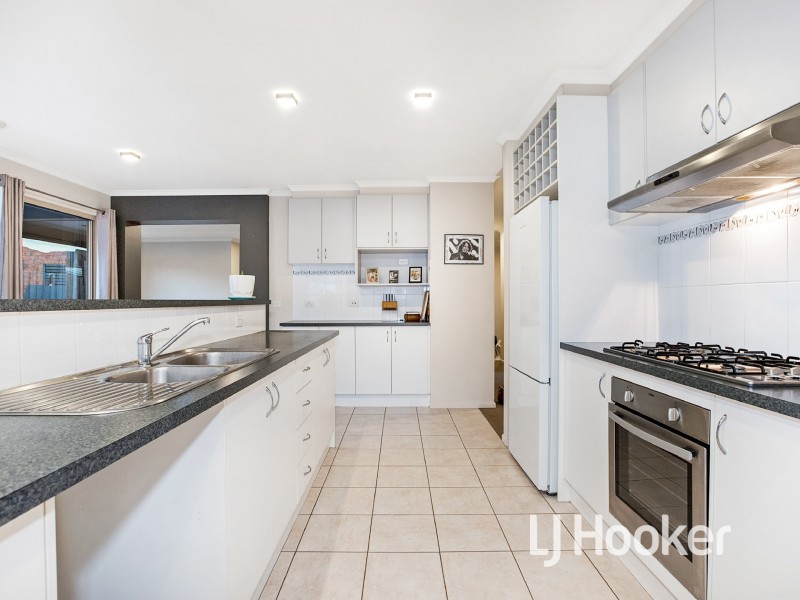 31 Bundoran Avenue, Cranbourne VIC 3977